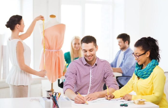 Roles and Responsibilities of a Successful Fashion Designer